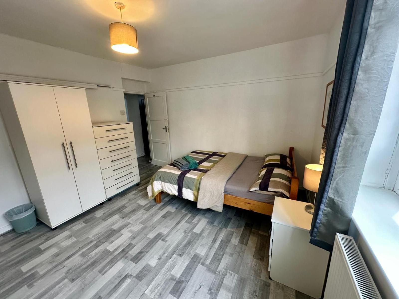 Gasthof Aldgate East R1 *